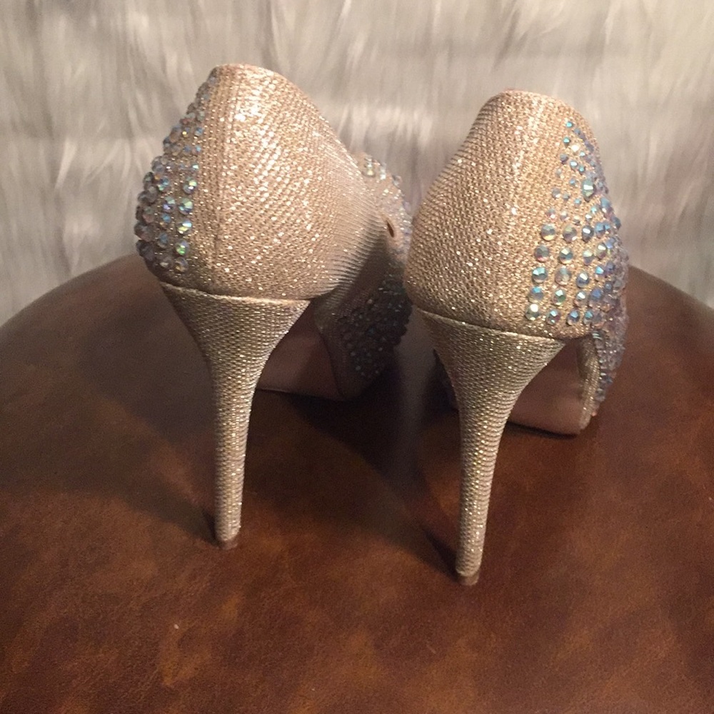 Gold sequence pumps - Picture 4 of 4
